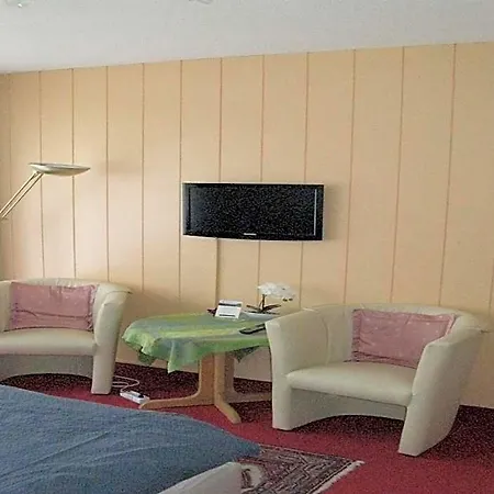 Bio-hotel Zum Forsthaus ألتيناو